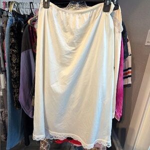Vanity Fair Cream Slip Skirt M